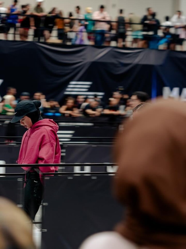 Inspirasi Gaya Hijab untuk Hyrox ala Sivia Azizah, Pakai Cropped Hoodie