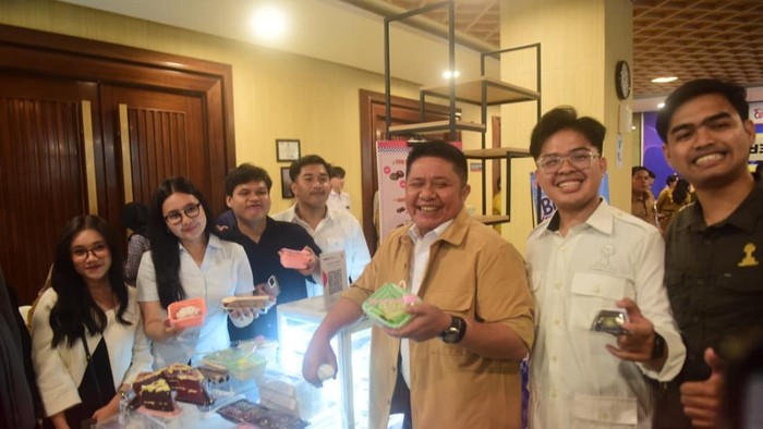 Herman Deru  saat membuka Sultan Muda Fair 2026 bertema Cakap Digital, Cerdas Finansial, dan Siap Berkarya untuk Sumsel Maju di Kantor Otoritas Jasa Keuangan (OJK) Regional 7 Sumsel, Senin (6/7/2026).