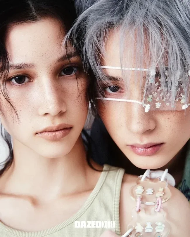 Duo kakak-adik, Huening Kai TXT dan Huening Bahiyyih Kep1er menggemparkan jagat maya dengan visualnya dalam pemotretan perdana bersama Dazed Korea. Foto: dok. Dazed Korea