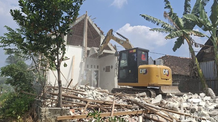 Rumah di Desa Tlogoagung, Kecamatan Kedungadem, Bojonegoro dihancurkan istri karena suami selingkuh selama mencari nafkah jadi TKW di Hongkong