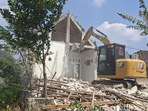 5 Fakta TKW Bojonegoro Robohkan Rumah gegara Suami Punya WIL