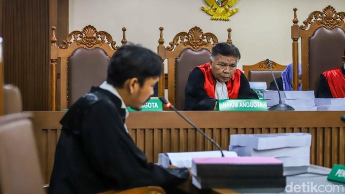 Sidang pembacaan tuntutan kasus dugaan korupsi investasi PT BRI Ventura Investama (BVI) dan PT MDI Ventures di startup TaniHub digelar di Pengadilan Tindak Pidana Korupsi (Tipikor) Jakarta, Senin (6/7/2026). Dalam perkara ini, tiga korporasi terdakwa dituntut membayar denda dan uang pengganti dengan total Rp359,9 miliar.