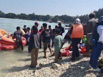 KM Makmur Jaya Mati Mesin di Pulau Pari, 150 Penumpang Dievakuasi