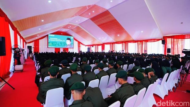 Kapolri Jenderal Listyo Sigit Prabowo menghadiri acara penutupan pendidikan patihan dasar nasional (Diklatsarnas) Komando Pusat Brigade Persis