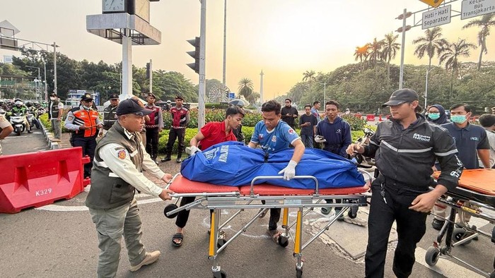 Kecelakaan tunggal terjadi di sekitar bundaran Patung Kuda, Jakarta Pusat. Pengemudi ojek online (ojol) dilaporkan tewas. (Dok TMC Polda Metro Jaya).