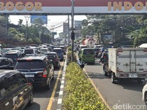 Masih Libur Sekolah, Lalin Puncak Bogor Masih Dipadati Wisatawan