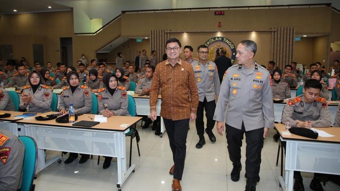 Kepala BPOM RI Taruna Ikrar Paparkan Konsep Neuroleadership di STIK Lemdiklat Polri