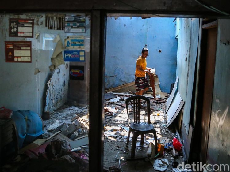 Deretan Rumah di Sisi Rel Pasar Minggu Dibongkar, Perisapan Bikin Jalan Baru