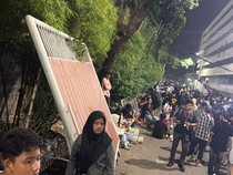 Konser Denny Caknan di Surabaya Ricuh, Pagar Dijebol 2 Petugas Luka