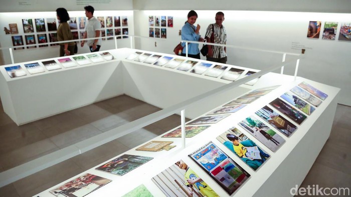 Kekayaan budaya Indonesia hadir dari sudut pandang yang berbeda dalam pameran fotografi Awan Cerah 2026 di Taman Ismail Marzuki (TIM), Jakarta. Melalui bidikan kamera anak-anak dan remaja berusia 6 hingga 16 tahun, berbagai potret budaya Nusantara ditampilkan dalam 1.143 karya fotografi yang mengajak pengunjung melihat budaya dari perspektif generasi muda.
