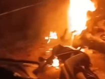 Momen 5 Anggota Geng Motor di Maros Diamuk Massa hingga 2 Motor Dibakar