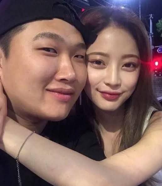 Momen kebersamaan rapper Swings dan aktris Im Bo Ra sebelum putus. Momen kebersamaan rapper Swings dan aktris Im Bo Ra sebelum putus.