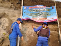 Polda Lampung Pasang Imbauan di GAK, Nelayan Diminta Jauhi Radius Bahaya