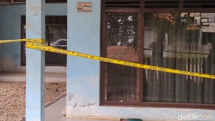 Penampakan rumah tempat tinggal pemuda yang ditemukan tewas dengan leher tersayat di Dukuh Wurawari Kidul, Desa Kebonsari, Kecamatan Karangdadap, Pekalongan, Senin (6/7/2026).