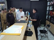 Sekda Pimpin Sidak Toko Minol Nakal di Mojokerto