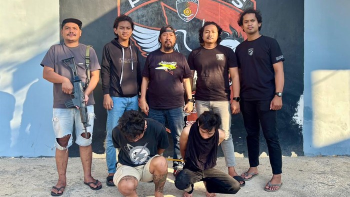 Polisi menangkap dua pria berinisial AA alias Firman (26) dan AD alias Dandi (25) yang diduga terlibat dalam kasus 7 kali pencurian cengkeh di Jeneponto.