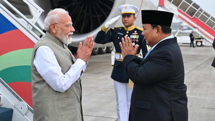 Presiden Prabowo Subianto menyambut kunjungan Perdana Menteri (PM) India Narendra Modi di Lanud Halim Perdanakusuma, Jakarta, Senin (6/7/2026).