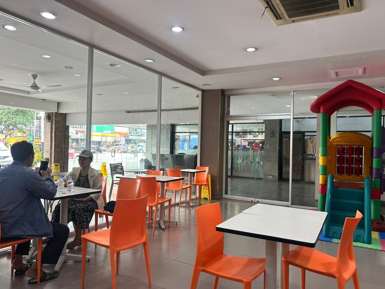 Restoran cepat saji di kawasan Jakarta Selatan pada Kamis (2/7/2026). (Dok Ist) Restoran cepat saji di kawasan Jakarta Selatan pada Kamis (2/7/2026). (Dok Ist)