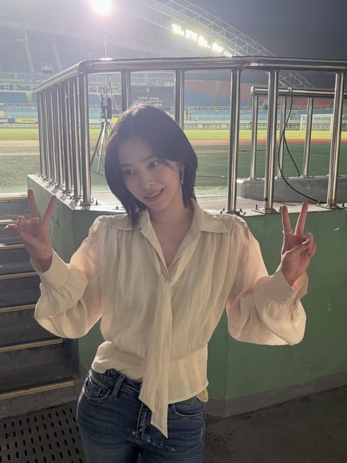 Ryujin ITZY di lokasi syuting drakor Reborn Rookie.