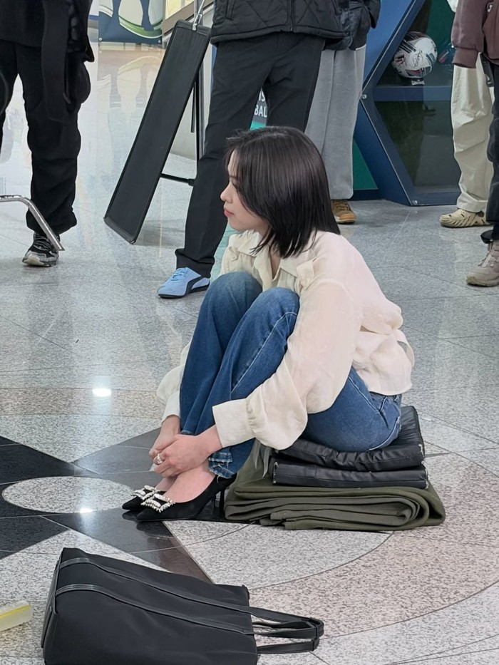 Ryujin ITZY di lokasi syuting drakor Reborn Rookie.