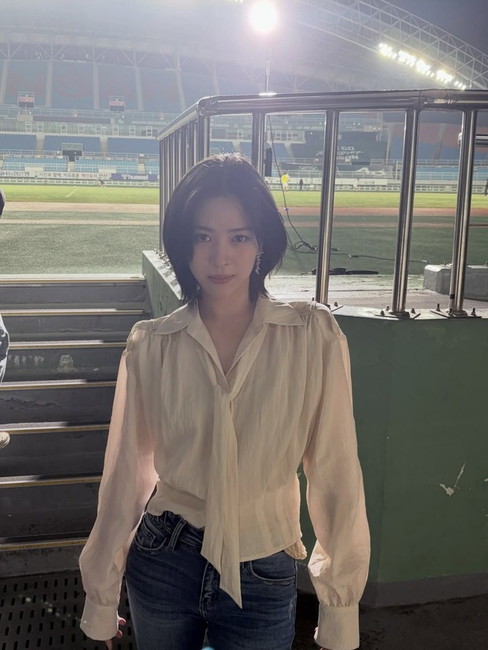 Ryujin ITZY di lokasi syuting drakor Reborn Rookie.
