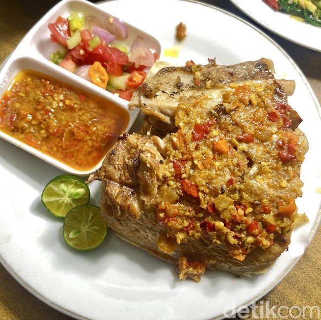 Puas Cicip Rahang Tuna Bakar Rica ala Manado yang Sedapnya Nampol!