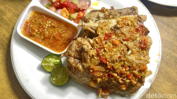 Puas Cicip Rahang Tuna Bakar Rica ala Manado yang Sedapnya Nampol!