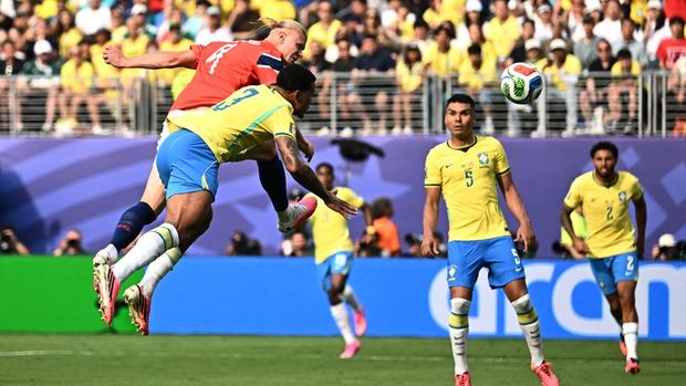 Soccer Football - FIFA World Cup 2026 - Round of 16 - Brazil v Norway - New York New Jersey Stadium, East Rutherford, New Jersey, U.S. - July 5, 2026 Norway's Erling Haaland scores their first goal REUTERS/Dylan Martinez     TPX IMAGES OF THE DAY