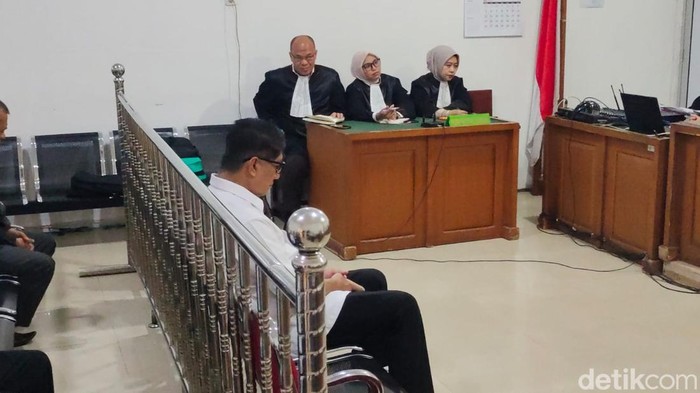 Terdakwa Eddy Hermanto saat jalani sidang vonis