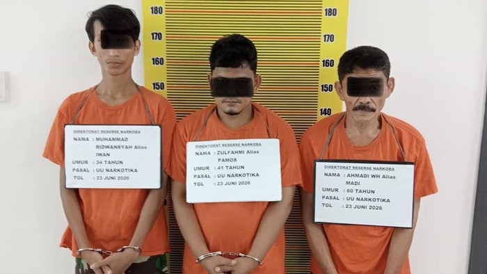 Tiga tersangka penalahguna narkoba usai ditangkap Polda Sumut.