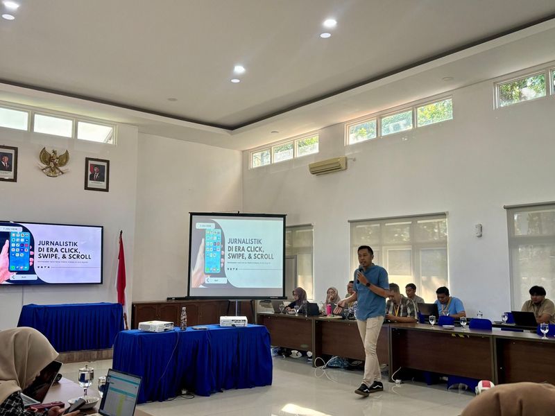 The Classroom Batch 2 Bekali Tim KLH/BPLH Skill Nulis Berita di Era Digital