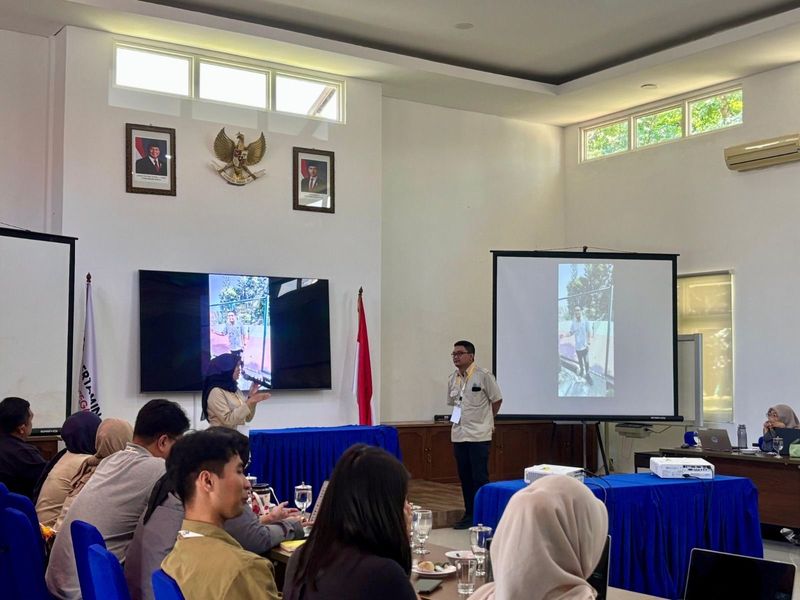 The Classroom Batch 2: Tim KLH/BPLH Asah Skill Produksi Konten Video-Grafis