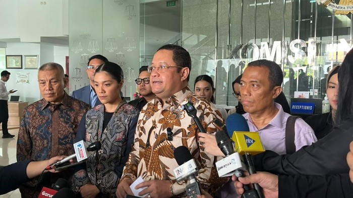 Tim pengacara Nadiem melaporkan hakim PN Jakpus ke KY (Rumondang/detikcom)