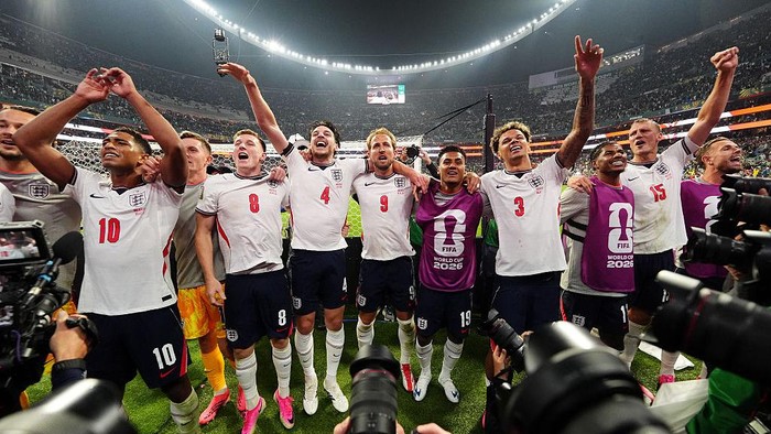 Englands Harry Kane (centre), Englands Declan Rice (centre left), Jude Bellingham (left) and team-mates celebrate after the FIFA World Cup Round of 16 match at Mexico City Stadium, Mexico. Picture date: Sunday July 5, 2026. (Photo by Nick Potts/PA 