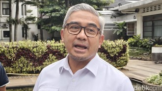 Respons Farhan Usai Wawalkot Curhat Tak Diajak Urus Bandung