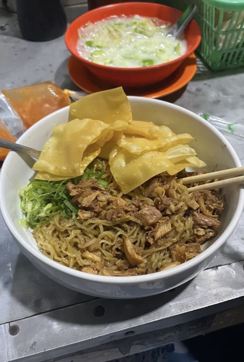 5 Kuliner Enak di kawasan Rawamangun, Ada Bakmi Tasik hingga Soto Bening