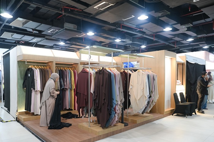 Bazar abaya dan busana syari, Abaya Pavilion di Nirmana Falatehan, Blok M, Jakarta Selatan.