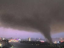 Video Dahsyatnya Dua Tornado Menerjang Hubei China, 8 Orang Tewas
