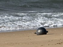Asal Usul 6 Bola Misterius di Pantai Australia Akhirnya Terkuak