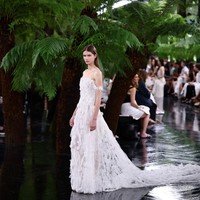 Inikah Gaun Pengantin Taylor Swift dari Dior Couture karya Jonathan Anderson?