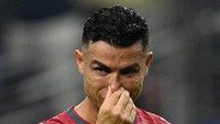 Zlatan Ibrahimovic Sindir Ronaldo Menangis, Lalu Posting Foto Bahagia