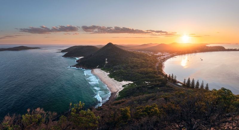 Destinasi wisata dekat Sydney yang suguhkan wisata alam hingga kuliner. Destinasi wisata dekat Sydney yang suguhkan wisata alam hingga kuliner.