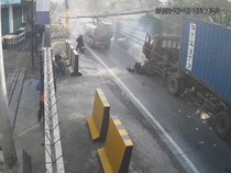 CCTV Rekam Detik-detik Truk Tabrak 5 Motor-3 Tewas di Jalur Maut Pandaan