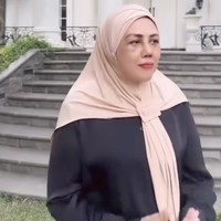Dalam salah satu unggahan video yang dibagikan terlihat beberapa bagian wajah Elly yang masih memar dan bengkak. Foto: Instagram/@ellysugigi_real