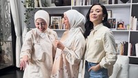 Netizen langsung menjerit melihat unggahan Enno Lerian. Cantik cantik banget idola masa kecil, komen @yennysyen. Ya Allah Blackpink-nya emak emak pada jamannya, sahut yang lainnya. (Foto: dok Instagram ennolerian_)