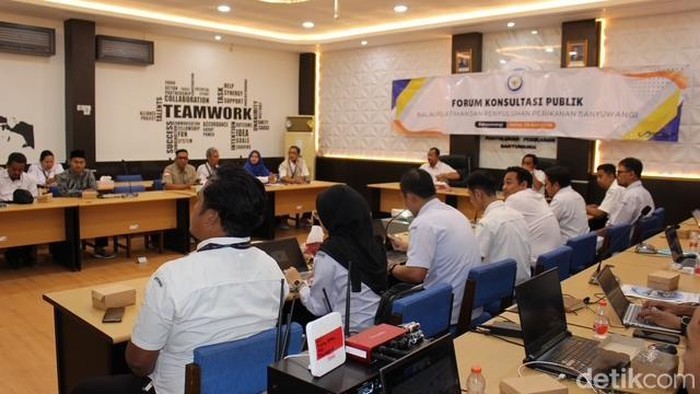 Forum Konsultasi Publik (FKP) digelar dengan mengundang hadirkan pemangku kebijakan yang berpengaruh pada peningkatan kualitas perikanan daerah.