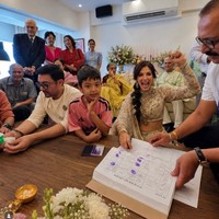 Nama Gauri Spratt belakangan kembali jadi sorotan usai baru-baru ini resmi dinikahi oleh aktor Aamir Khan. Pernikahan keduanya digelar sederhana pada 5 Juli 2026 di kediaman Aamir. Foto: Instagram/@gauri_spratt