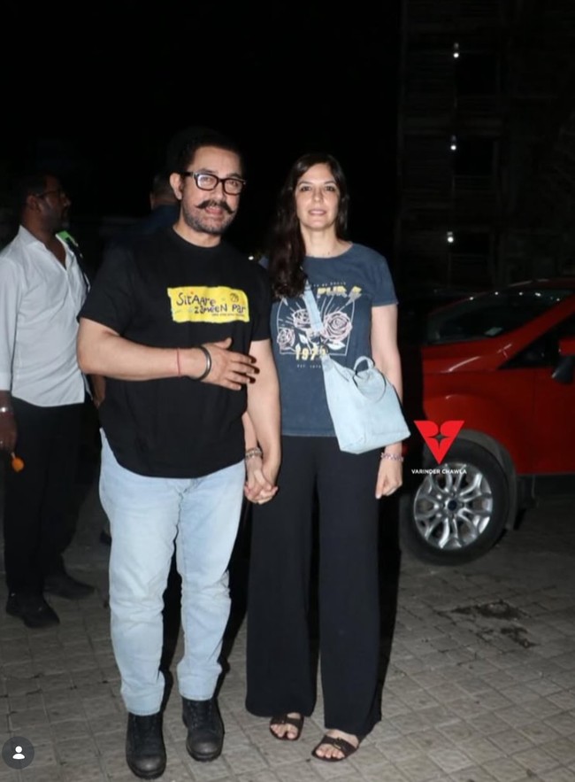 Di akun Instagram pribadinya, Gauri sempat membagikan beberapa potret kebersamaannya dengan Aamir. Terlihat keduanya yang tampil mesra bergandengan tangan. Foto: Instagram/@gauri_spratt
