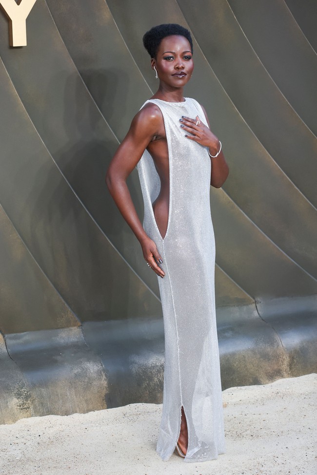 Sebelumnya, Lupita menuai kritik karena menerima peran sebagai Helen of Troy dalam film besutan Christopher Nolan tersebut. Helen digambarkan sebagai sosok wanita yang kecantikannya tersohor karena memicu Perang Troya, dalam legenda Yunani kuno. Foto: REUTERS/Isabel Infantes