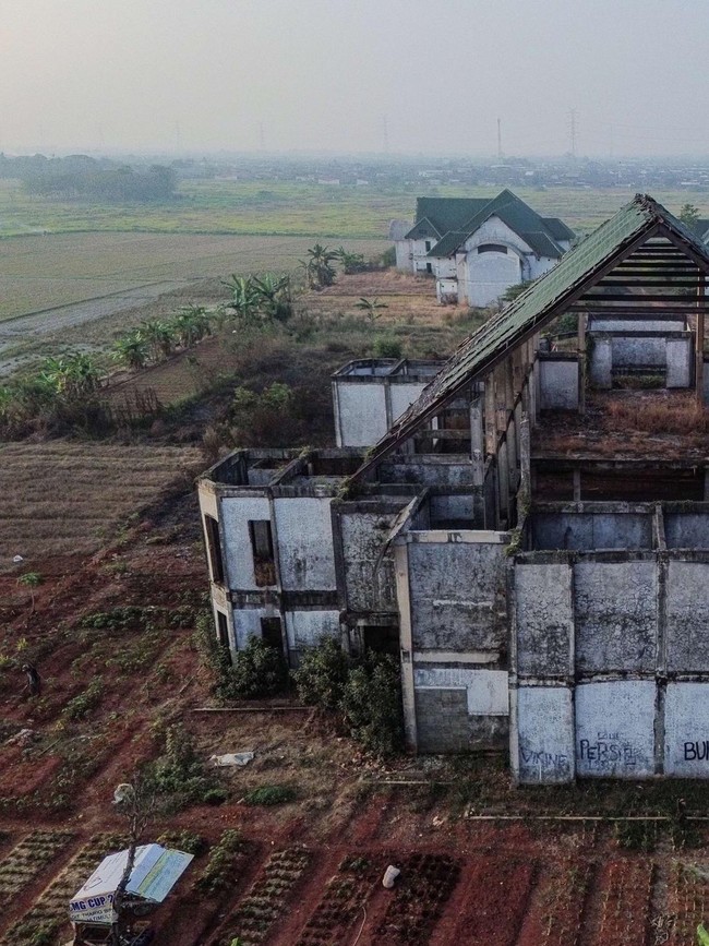 Potret Islamic Centre Bekasi Terbengkalai